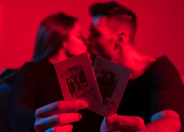 Antarmuka aplikasi mobile pcso menampilkan menu permainan live-dealer dan sportsbook